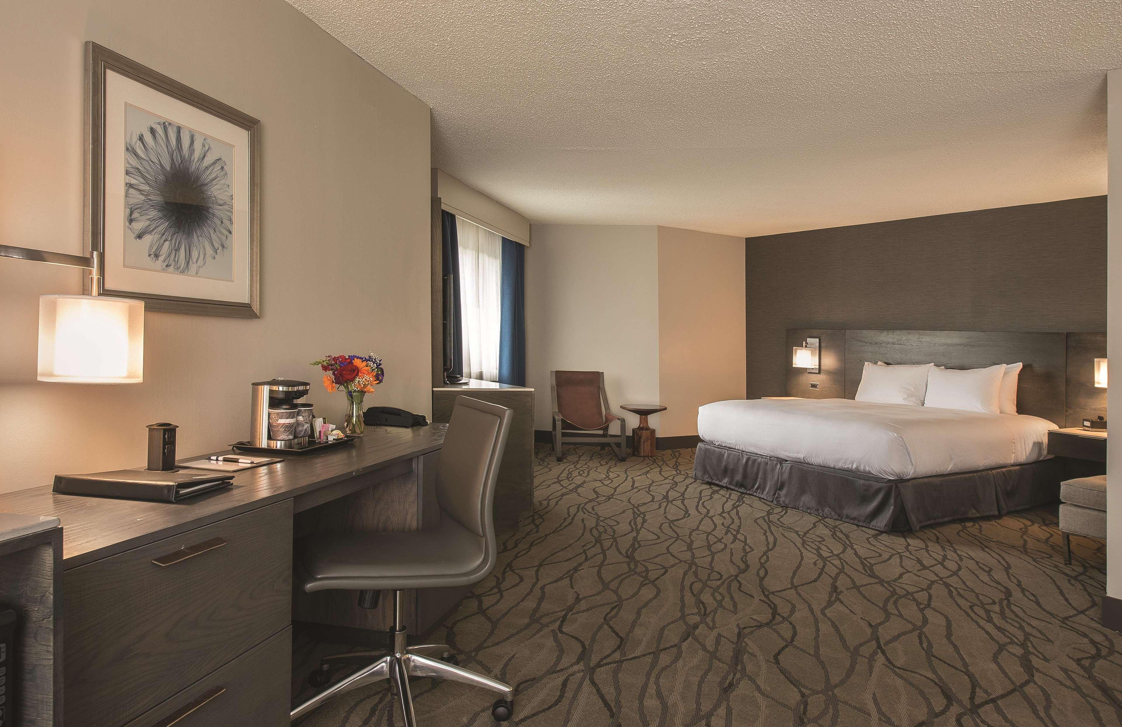 Doubletree By Hilton Racine Harbourwalk Hotel Exterior photo