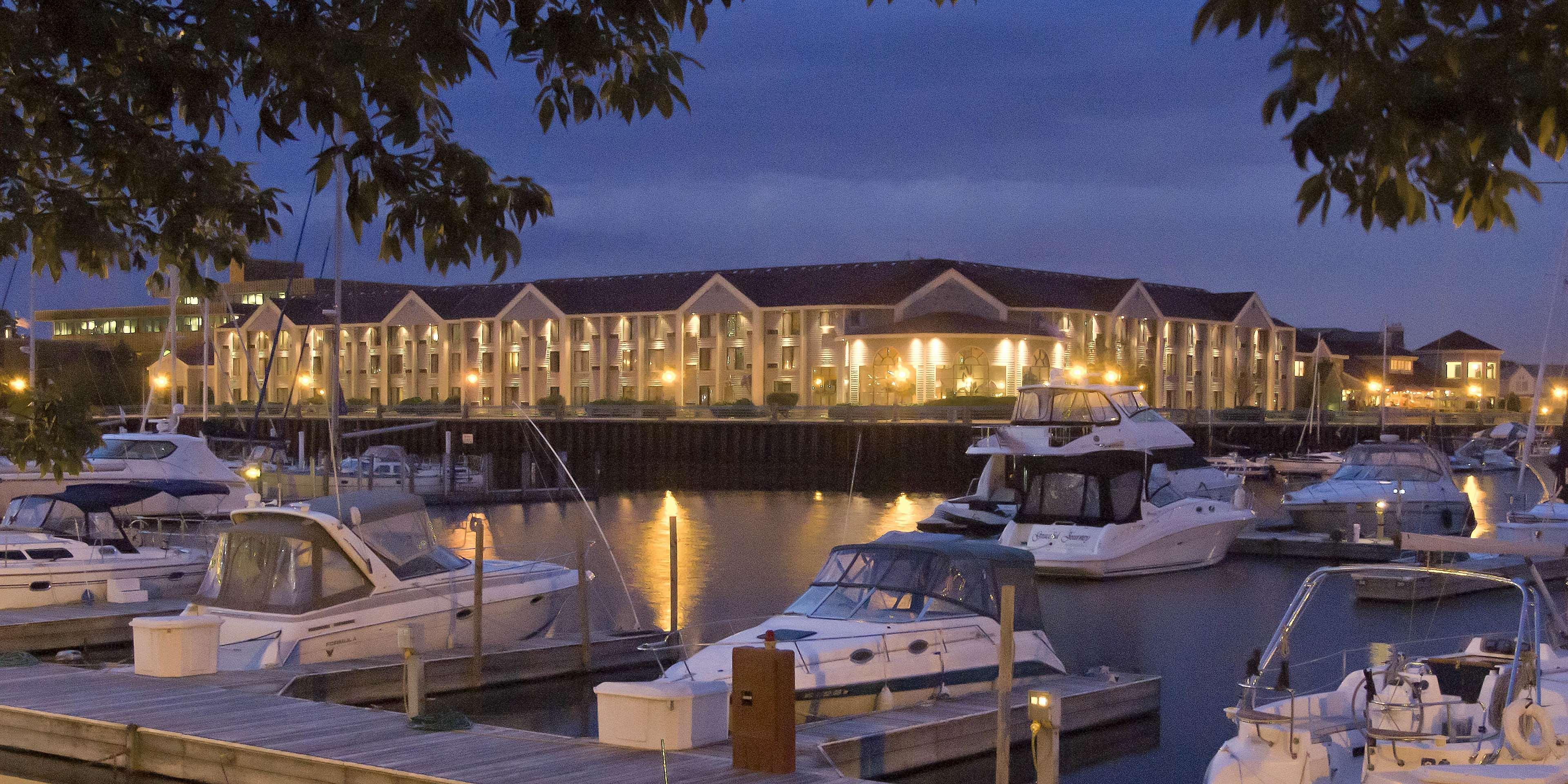 Doubletree By Hilton Racine Harbourwalk Hotel Exterior photo