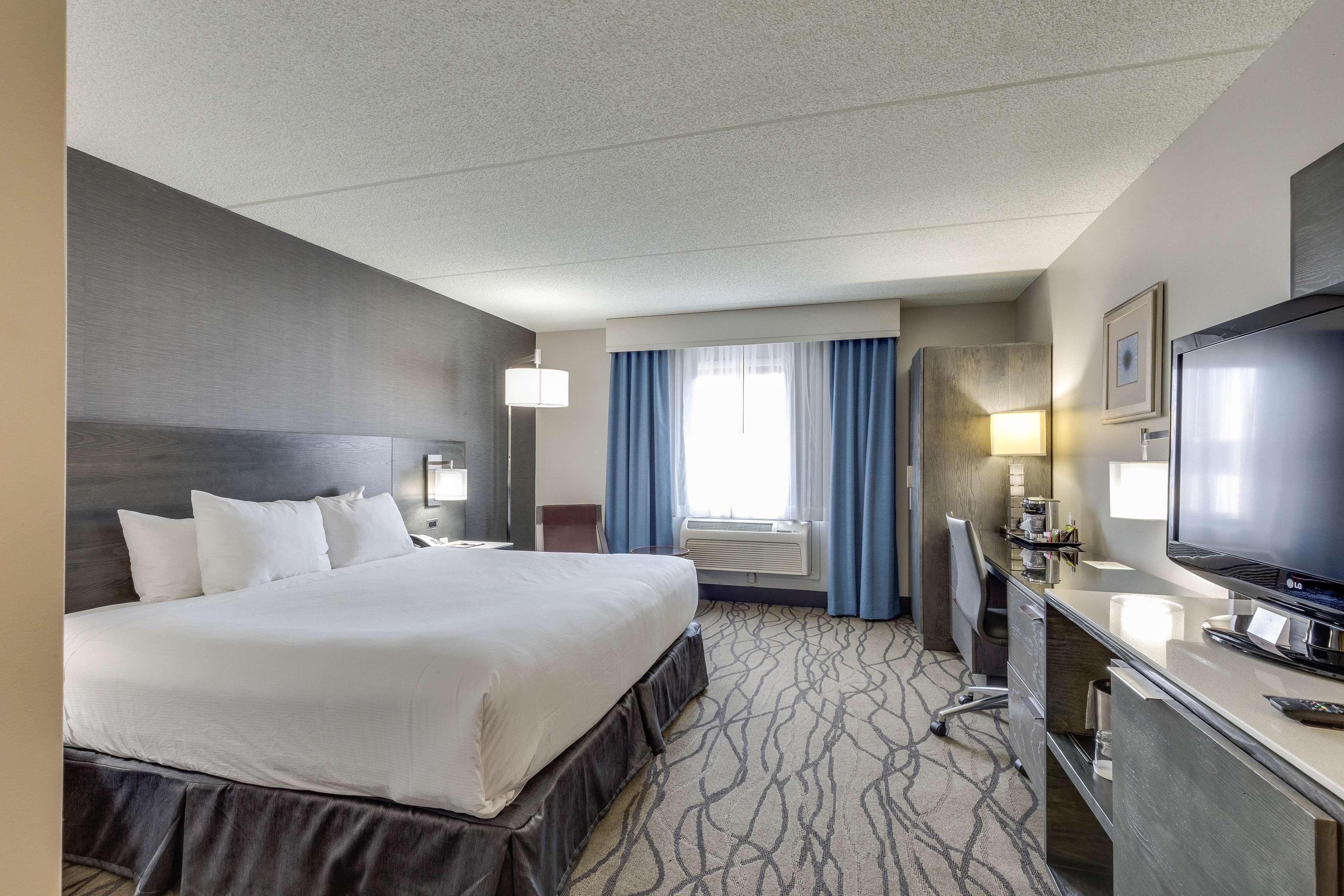 Doubletree By Hilton Racine Harbourwalk Hotel Exterior photo