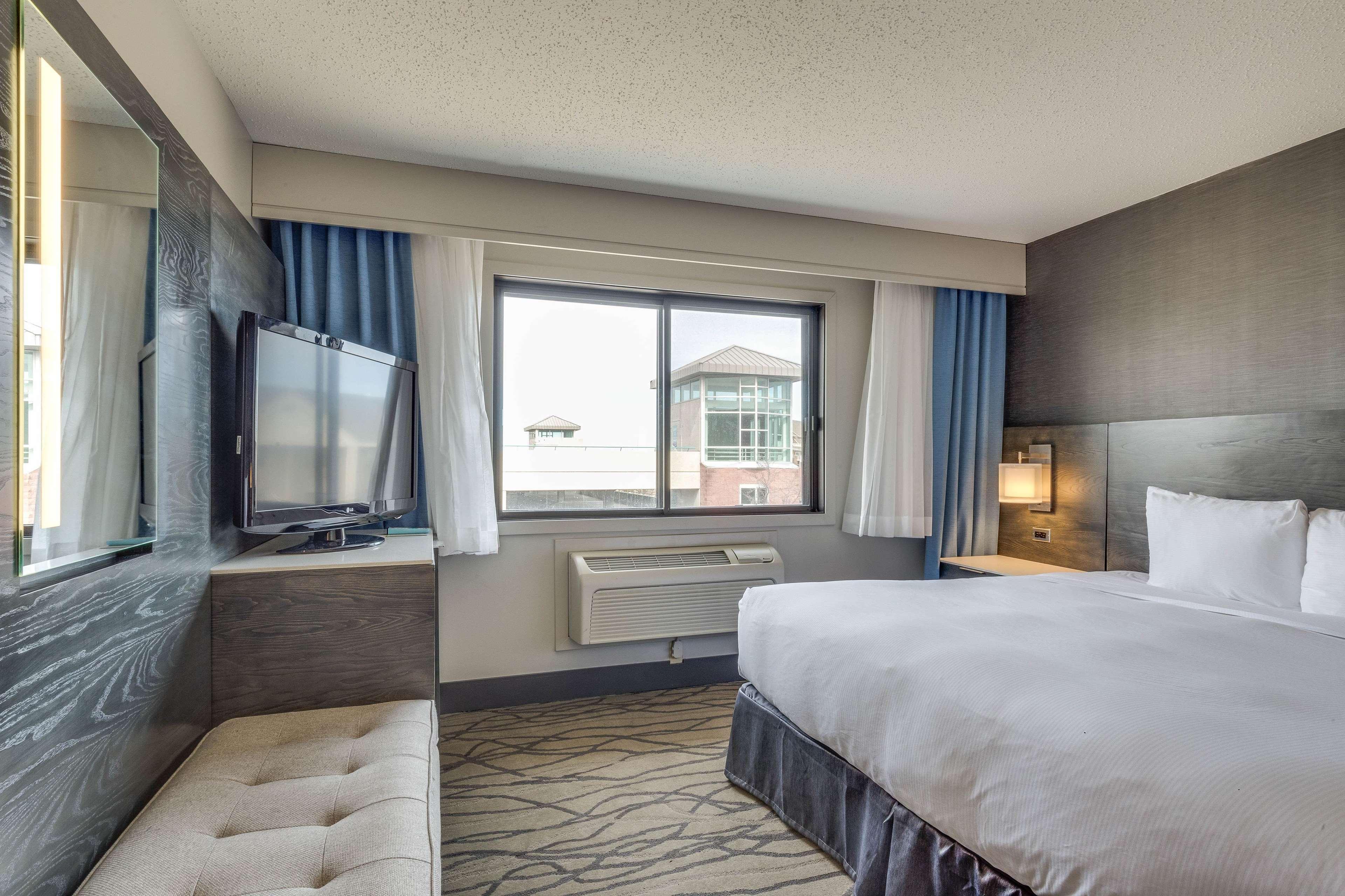 Doubletree By Hilton Racine Harbourwalk Hotel Exterior photo