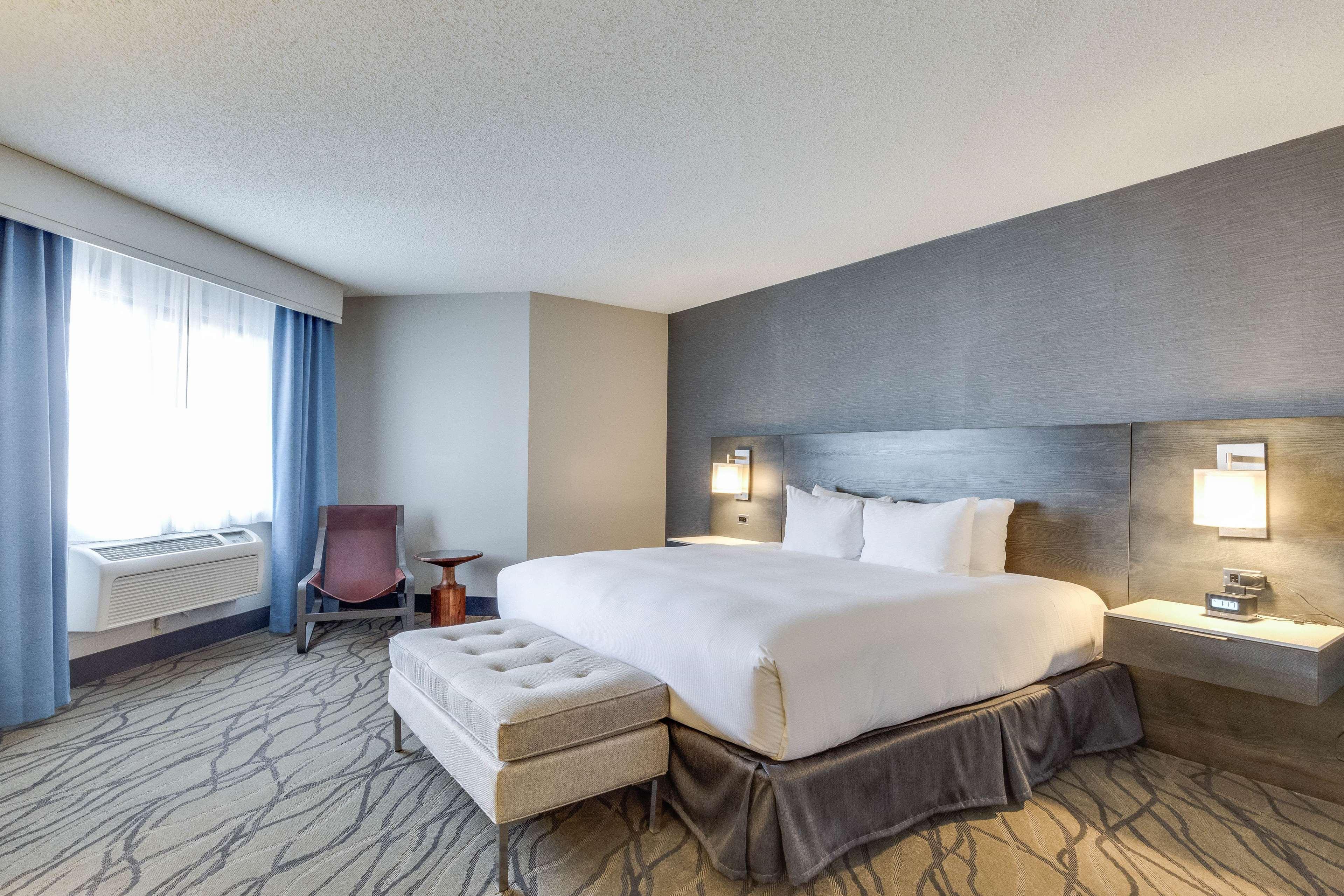 Doubletree By Hilton Racine Harbourwalk Hotel Exterior photo