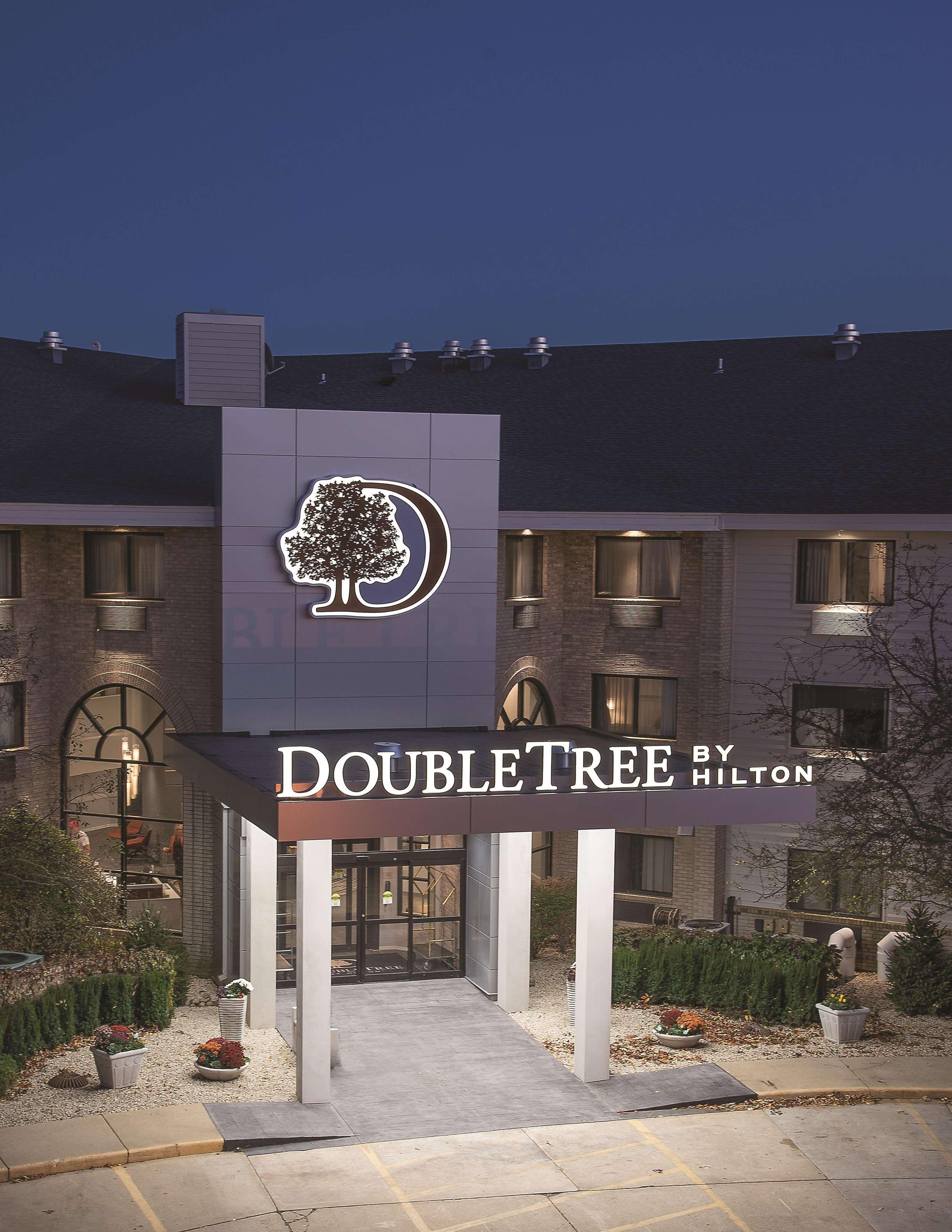 Doubletree By Hilton Racine Harbourwalk Hotel Exterior photo