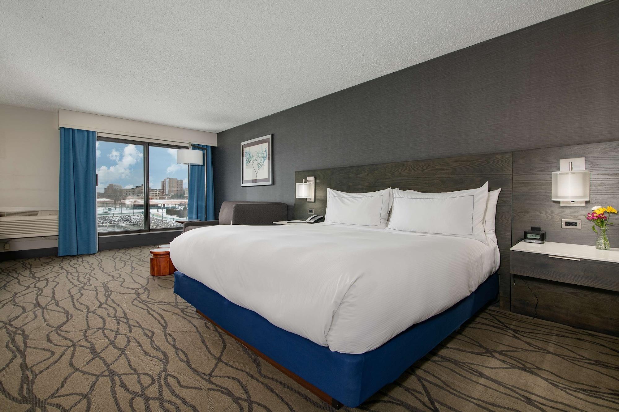 Doubletree By Hilton Racine Harbourwalk Hotel Exterior photo