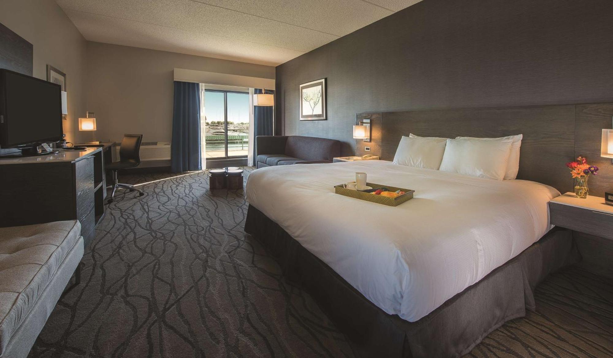 Doubletree By Hilton Racine Harbourwalk Hotel Exterior photo