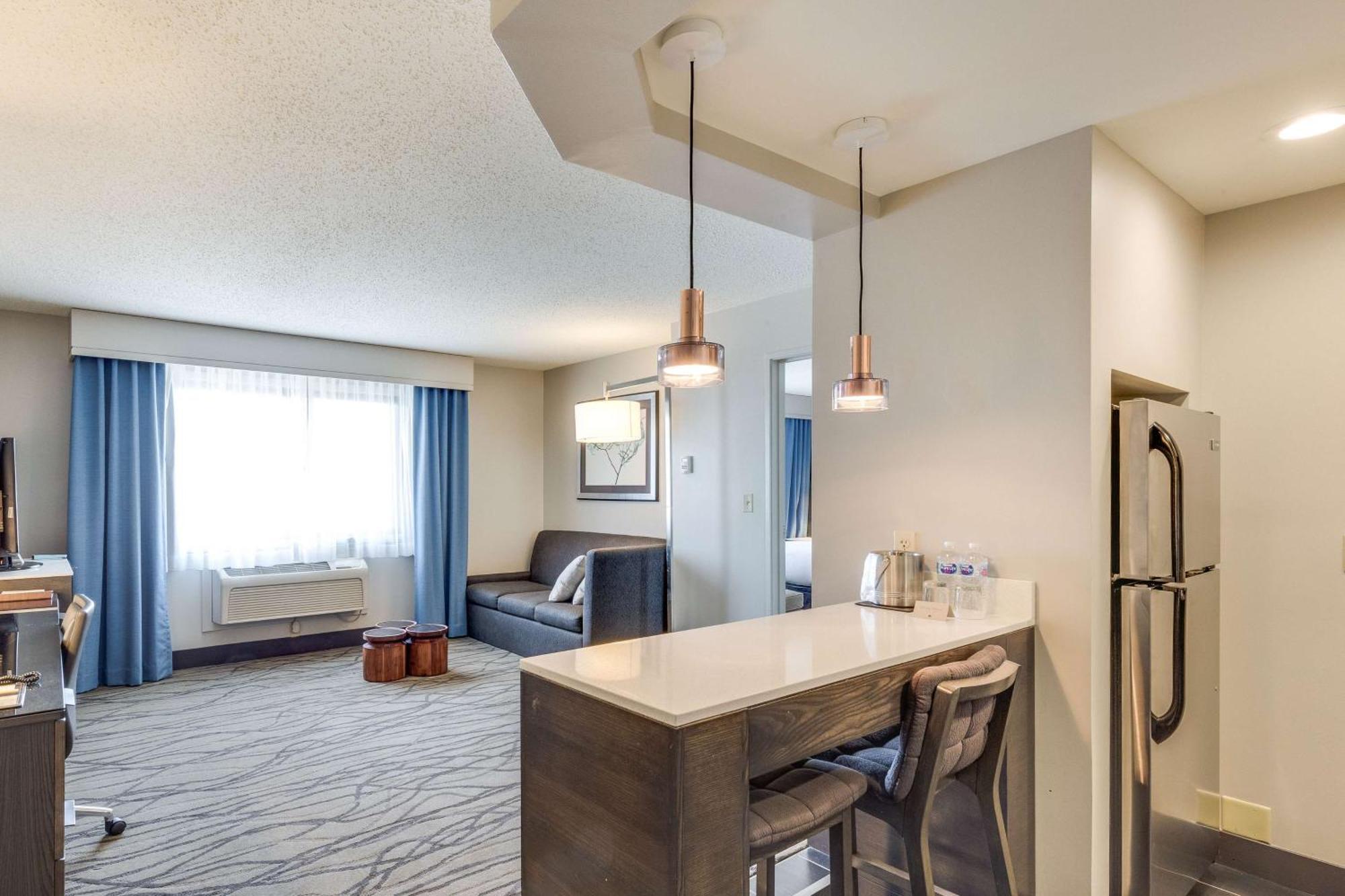 Doubletree By Hilton Racine Harbourwalk Hotel Exterior photo