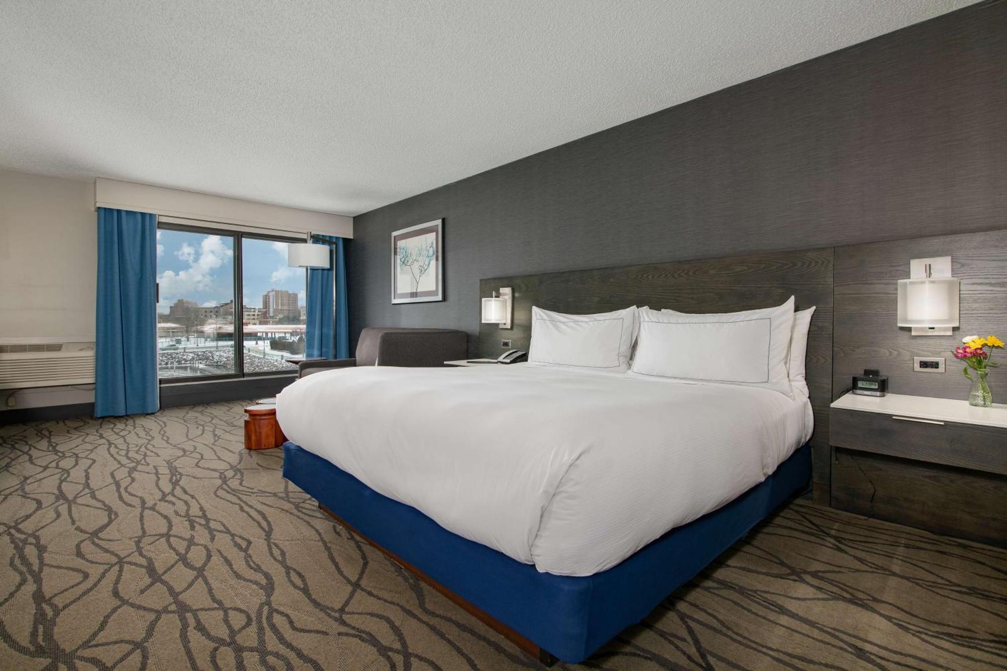 Doubletree By Hilton Racine Harbourwalk Hotel Exterior photo